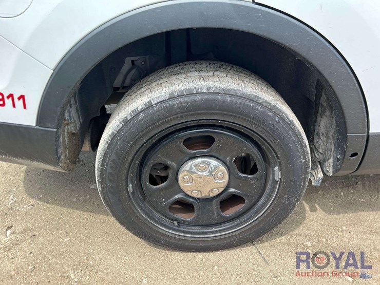 2016-ford-explorer-image-23
