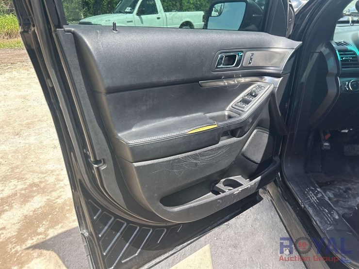 2016-ford-explorer-image-16