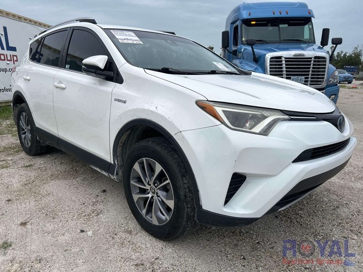2018-toyota-rav4-image-2