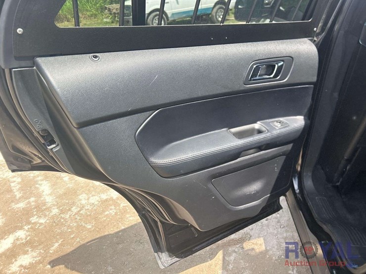 2016-ford-explorer-image-19