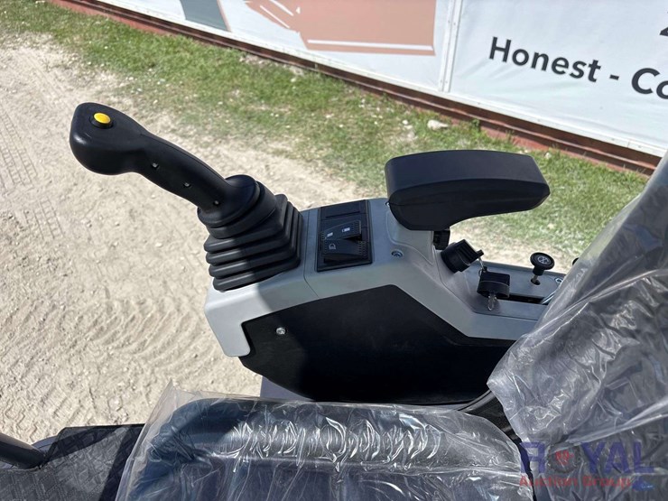 unused-2025-cfg-mx15rx-mini-excavator-image-12