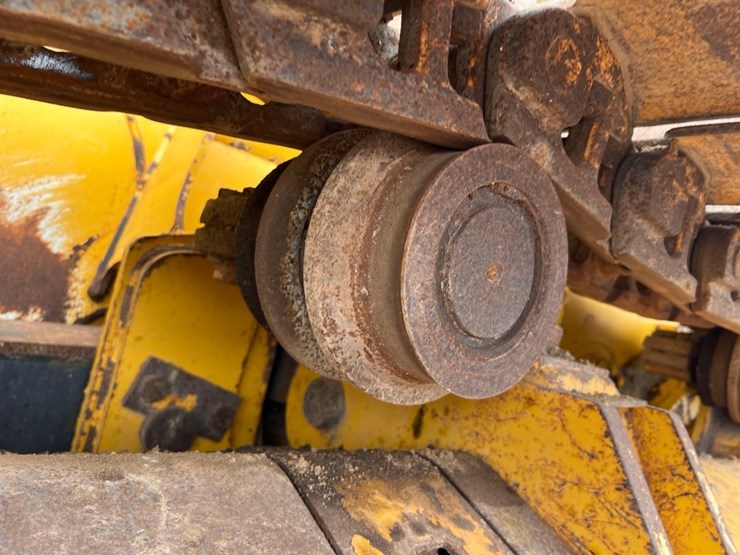 2020-deere-700k-lgp-image-12