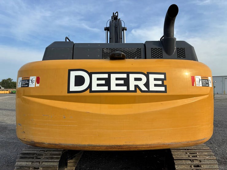 2021-john-deere-250-image-60