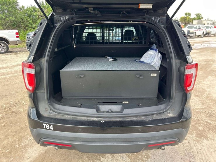 2017-ford-explorer-image-19