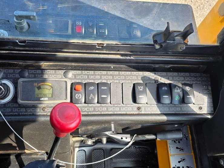 2021-jcb-1cxt-image-51