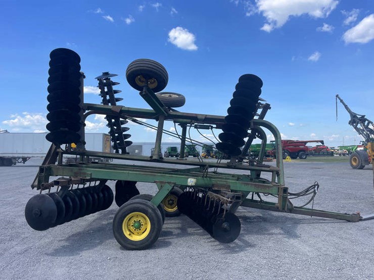 john-deere-235-image-8