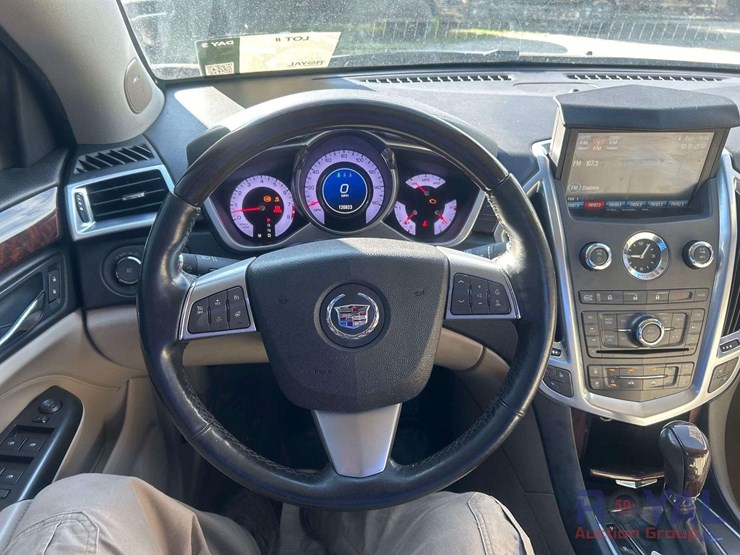2012-cadillac-srx-image-10