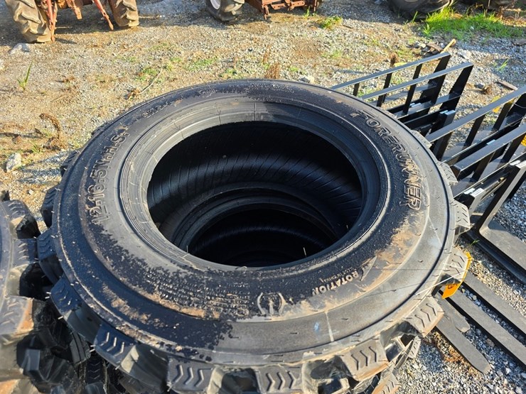 new-4-12-16.5-forerunner-skidloader-tires-image-4