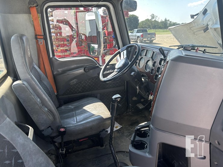 2011-mack-pinnacle-cxu613-image-11