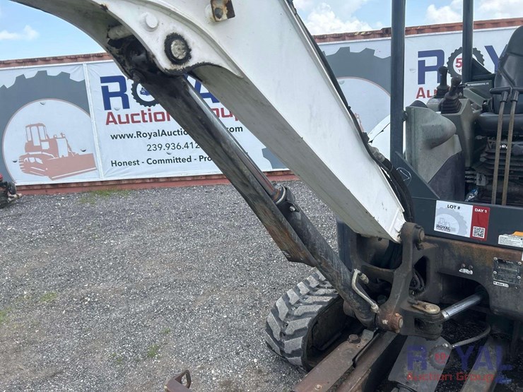 2016-bobcat-e35-image-21