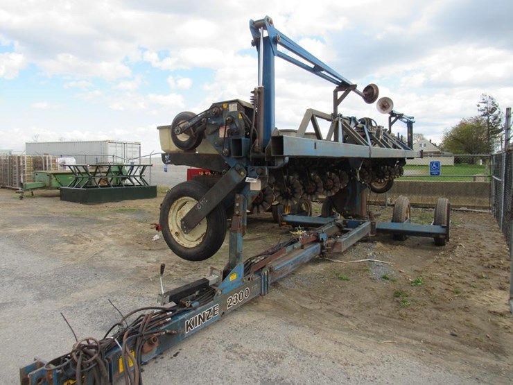 kinze-2300-image-1
