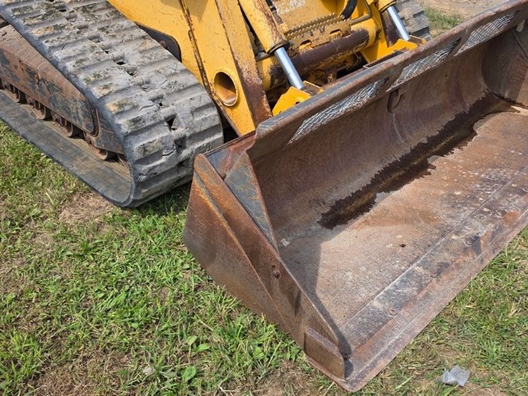 2007-deere-ct332-image-6