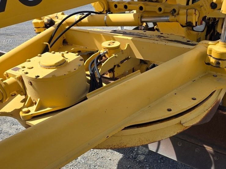 2001-deere-670c-image-14