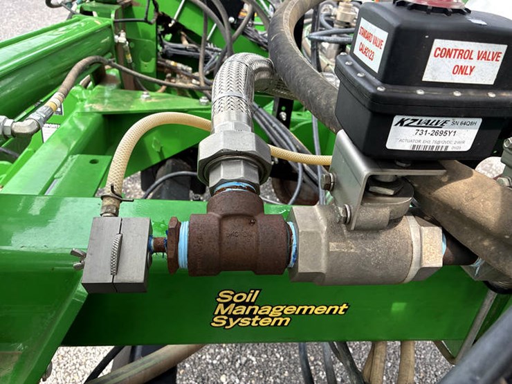 2023-john-deere-2510h-image-33