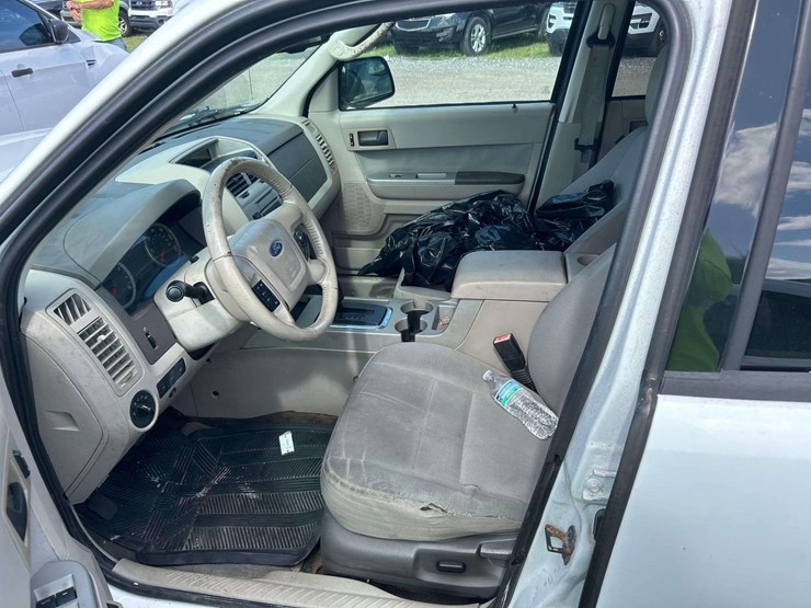 2012-ford-escape-image-12