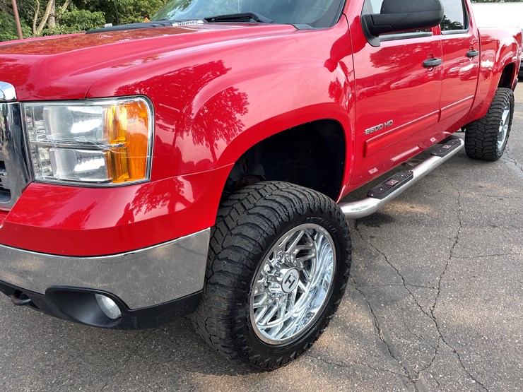 2012-gmc-2500-image-11