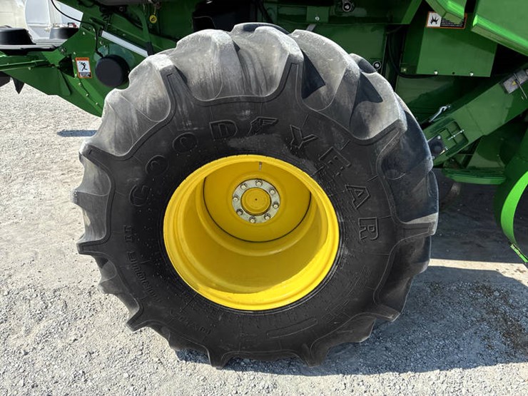 2013-john-deere-s670-image-44