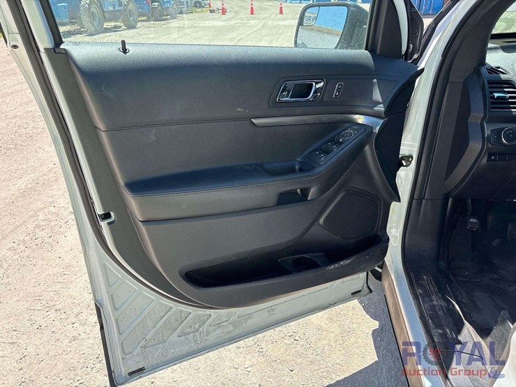 2019-ford-explorer-image-12