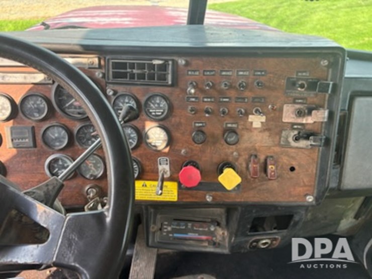 1987-peterbilt-377-image-10