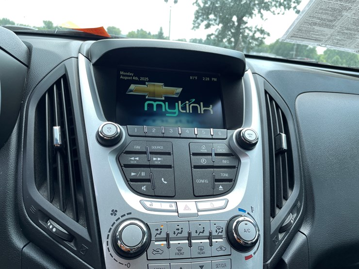 2015-chevrolet-equinox-lt-image-48