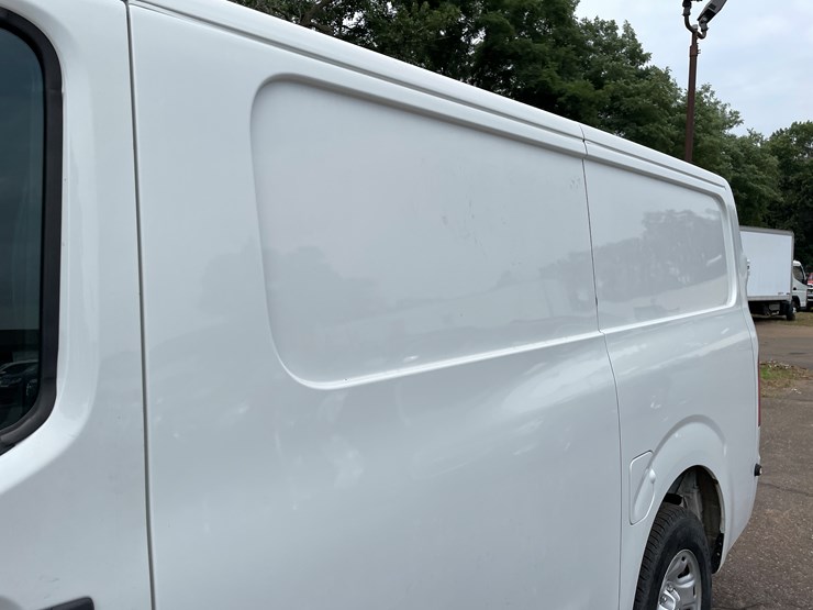 2013-nissan-nv2500-image-17