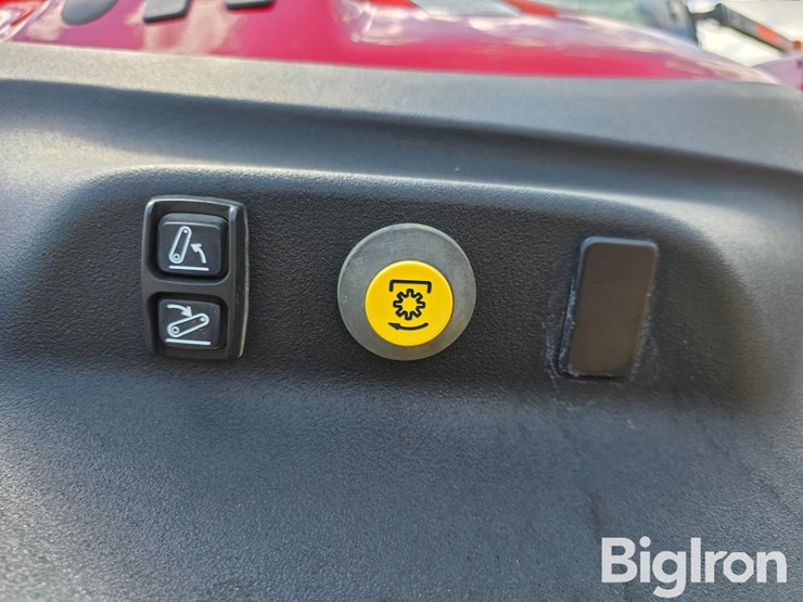 2021-case-ih-magnum-380-rowtrac-image-9