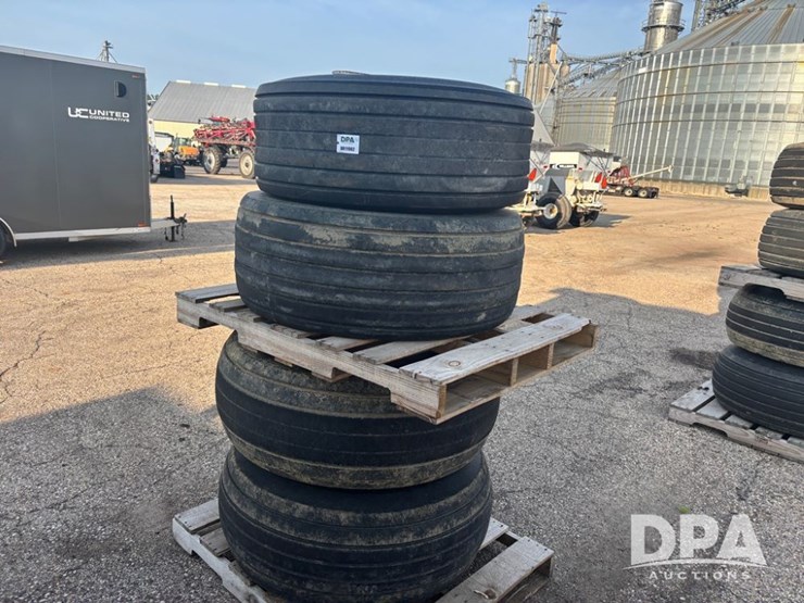 implement-tires-(dr11902)-image-1