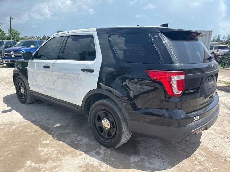 2016-ford-explorer-image-4