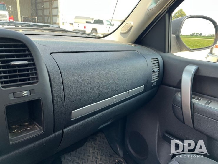 2013-chevrolet-silverado-image-56