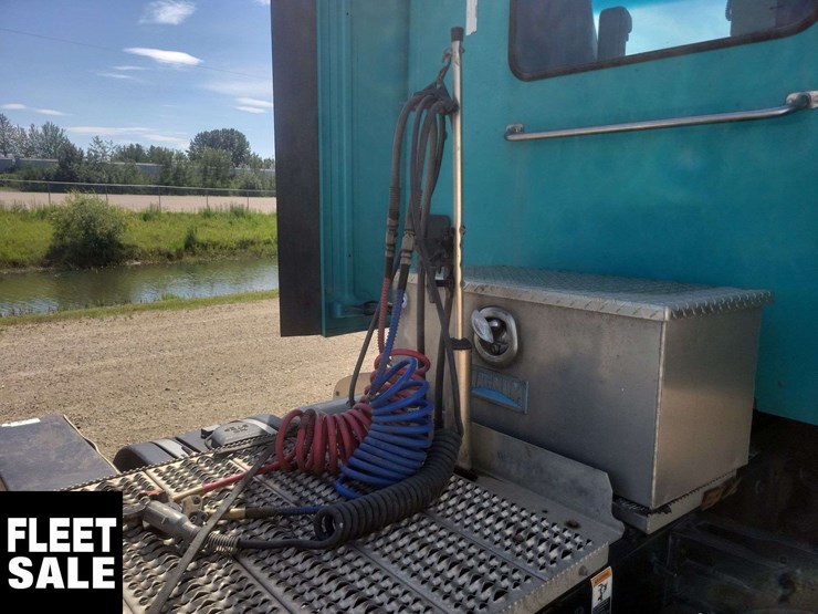 2019-peterbilt-579-image-24