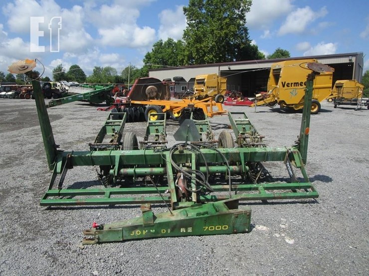 john-deere-7000-image-1