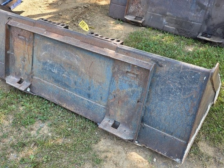 66"-skidloader-tooth-bucket-image-2