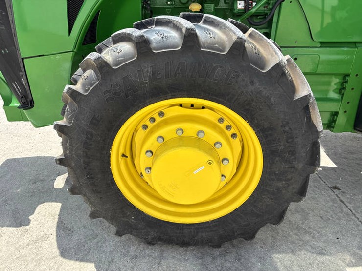 2014-john-deere-8285r-image-46
