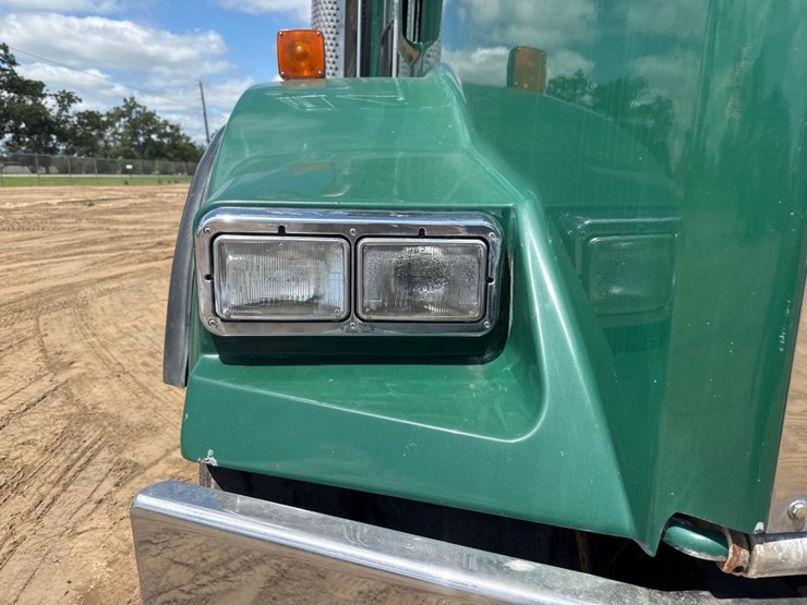 2007-kenworth-t800-image-21