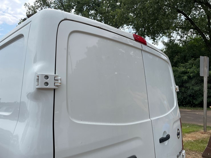2013-nissan-nv2500-image-27