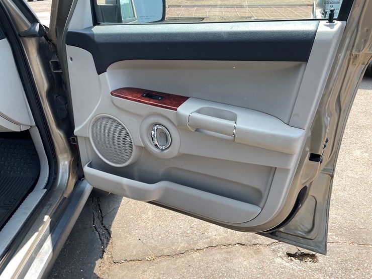 2006-jeep-commander-image-40