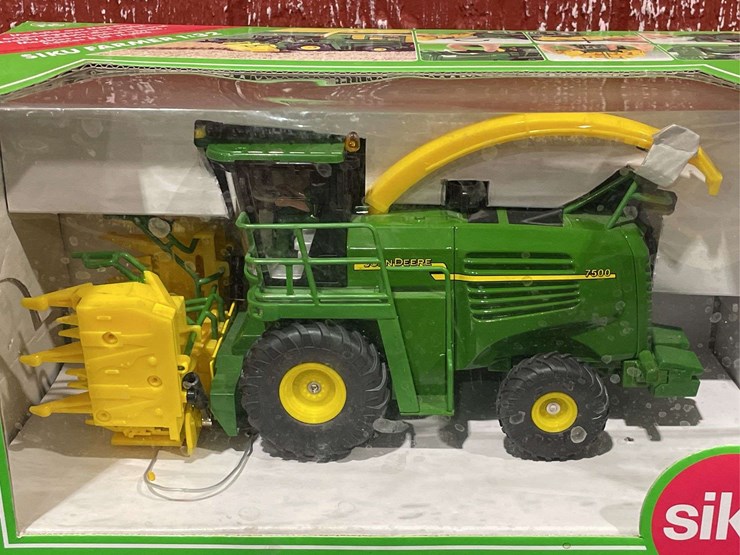 1/32-john-deere-7500-forage-harvester-nib-siku-image-2