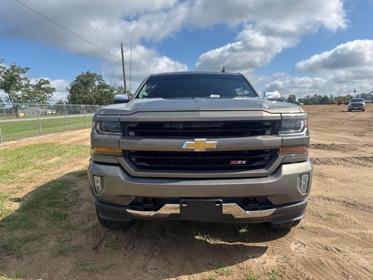 2017-chevrolet-silverado-image-3