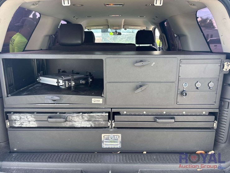 2014-chevrolet-tahoe-image-17