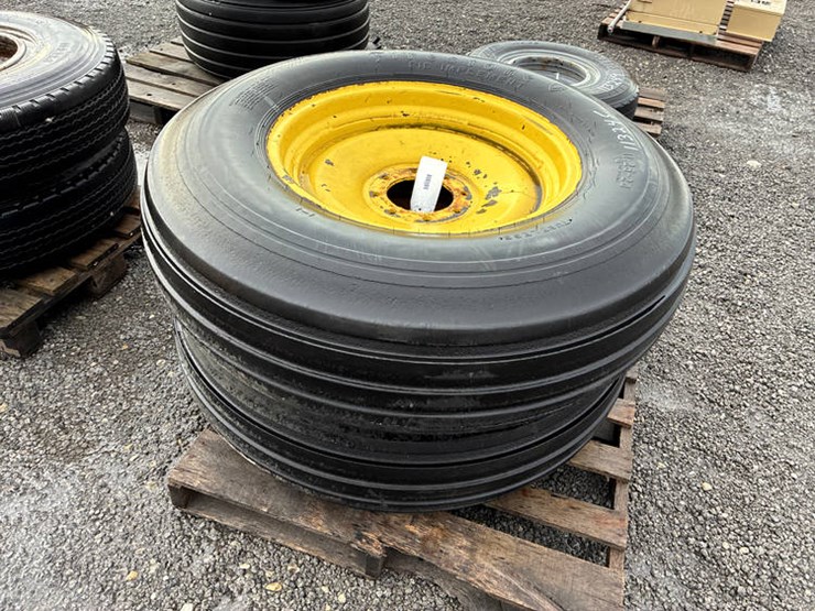 #113245-•-11.25-24-tires-on-jd-rims-image-10