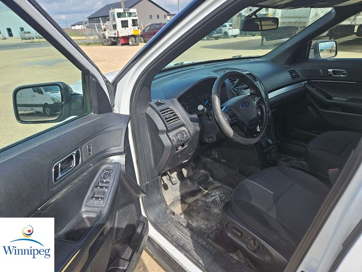 2017-ford-explorer-image-30