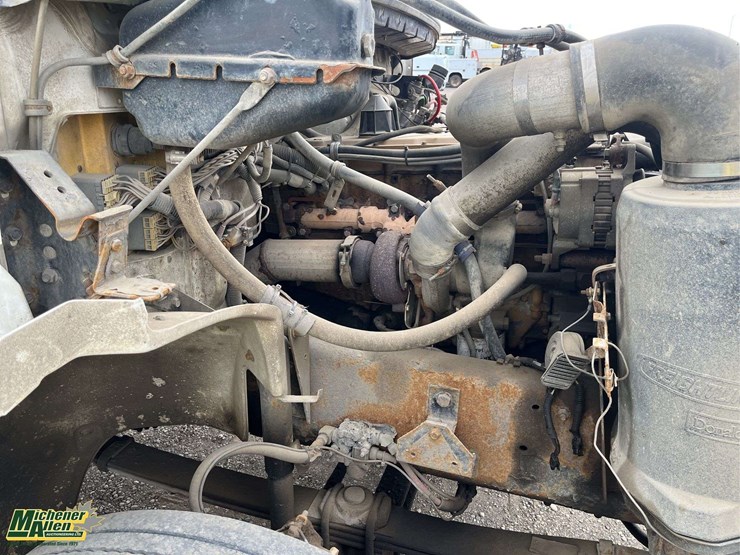 1999-freightliner-fl80-image-16