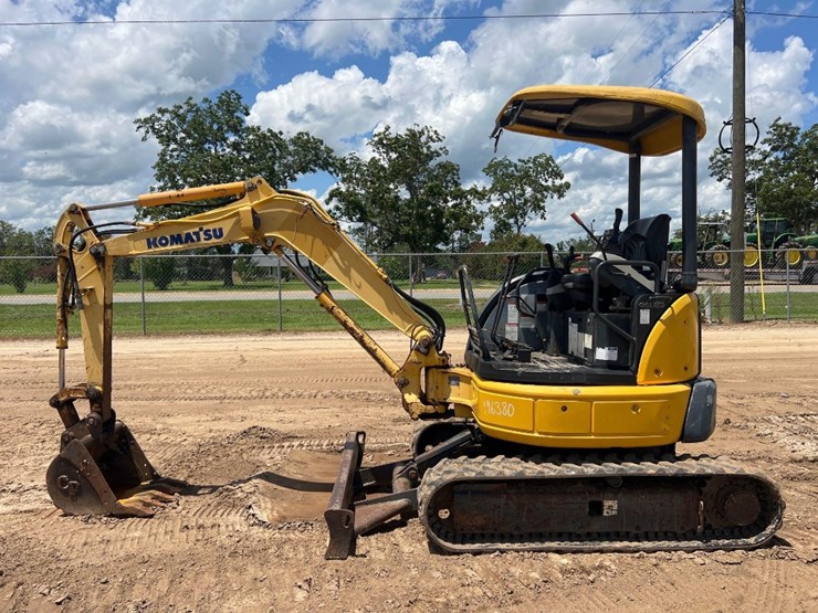komatsu-pc27mr-2-image-1