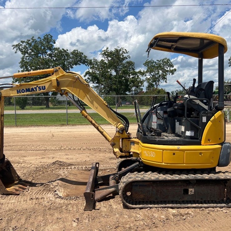 KOMATSU PC27MR-2