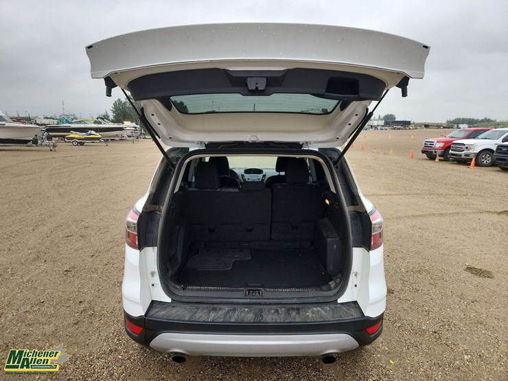 2017-ford-escape-se-image-16