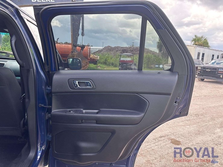2016-ford-explorer-image-18