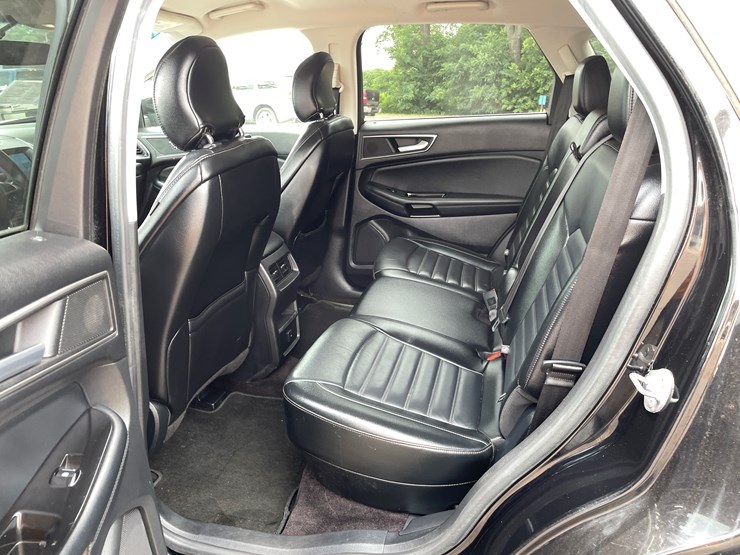 2016-ford-edge-sel-image-57