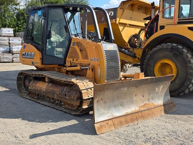 2012-case-850l-xlt-image-1
