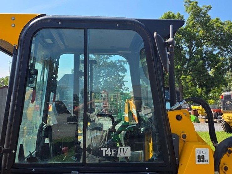 2021-jcb-1cxt-image-29