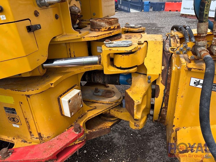 deere-410e-image-11